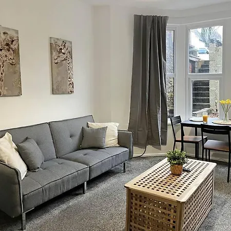 April Disc - Long - Contractors Apartamento *