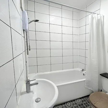 April Disc - Long - Contractors Appartement *